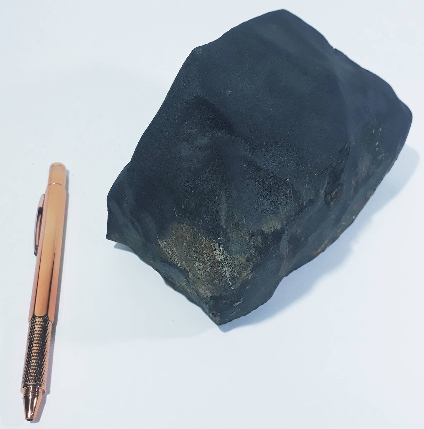La mayoría de trozos del meteorito Aguas Zarcas fueron a dar a universidades y coleccionistas de otras latitudes . Geólogos de la UCR  fueron al sitio para captarlos en fotos antes de ser vendidos, Foto: Cortesía, Gerardo Soto.