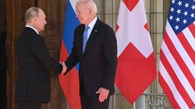 Biden y Putin empiezan cumbre en Ginebra con un apretón de manos