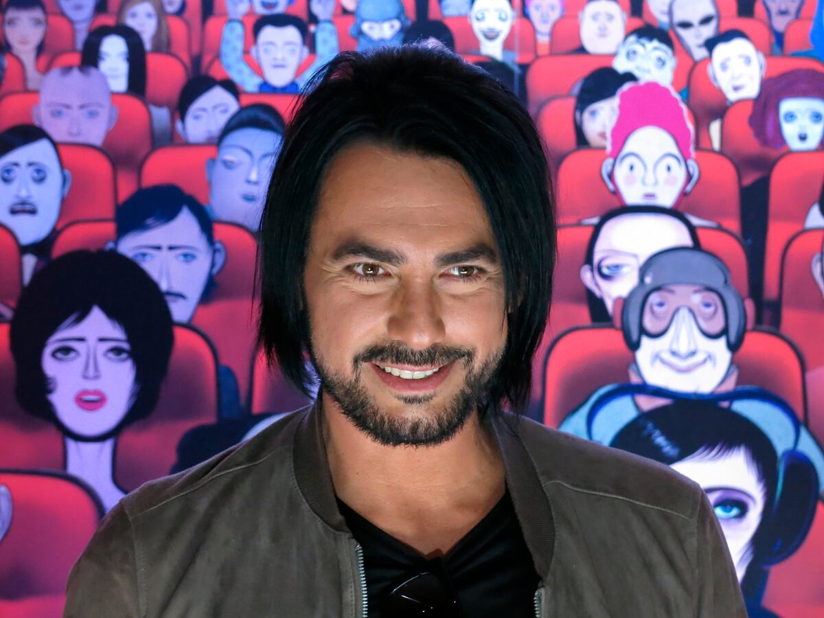 Beto Cuevas se une a grandes amigos y revive clásicos en su disco