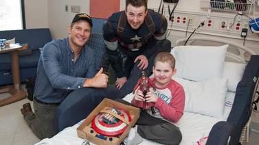 Capitán América y Star-Lord sorprenden a niños en hospital 
