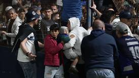 Un muerto por incidentes en partido entre Gimnasia y Boca Juniors en Argentina