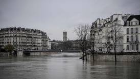 Río Sena inunda París y pone en jaque el arte de sus museos