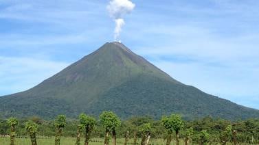 Emanaciones  de volcán Arenal causan  alegría en La Fortuna