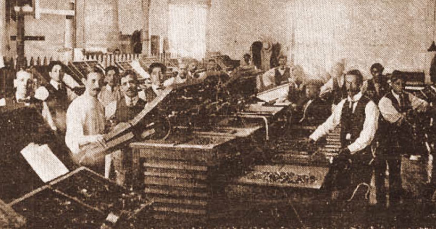 Departamento de Cajas de la Imprenta Nacional en el año 1906.