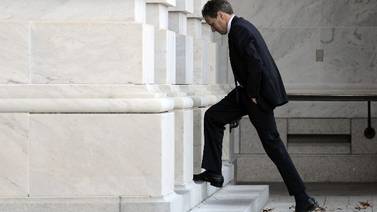 Geithner reitera que sin alza en tributos habrá ‘precipicio’