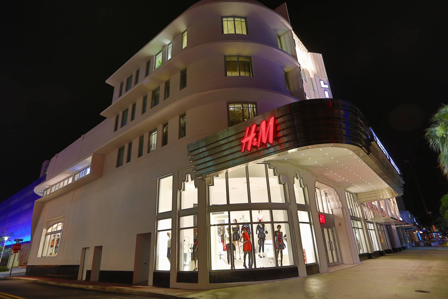 H&M anunció que abrirá su primera tienda en el país el próximo año mediante franquicia, informó este jueves 30 de setiembre.