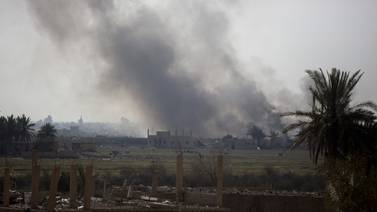 El Estado Islámico se aferra a su ‘califato’ en llamas en Siria
