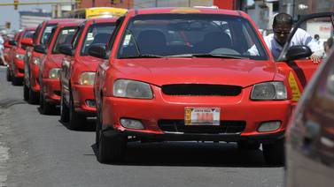 Aresep pidió rebaja de ¢30 en primer kilómetro de taxis rojos