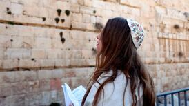 Judíos ultraortodoxos vapulean a mujeres por reclamar igualdad para rezar en Muro de los Lamentos