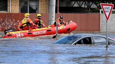 Miles de evacuados por fuertes inundaciones en Australia  