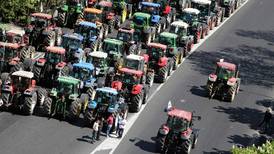 Tractores invaden París  durante protesta