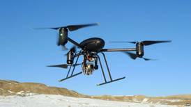 Drones de vigilancia a prueba en bosque tico