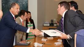 Luis Guillermo Solís anuncia nuevos empleos por ampliación de firma de EE. UU. 