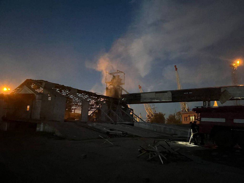 El puerto ucraniano de Odesa, en el mar Negro, fue atacado en la noche del domingo por 23 drones y ocho misiles.