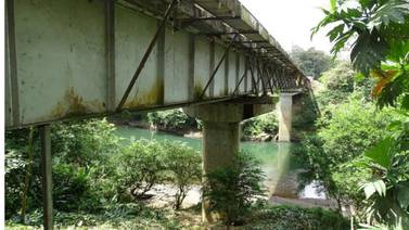Puente sobre río Sarapiquí sigue en condición alarmante pese a arreglo recibido el año pasado 