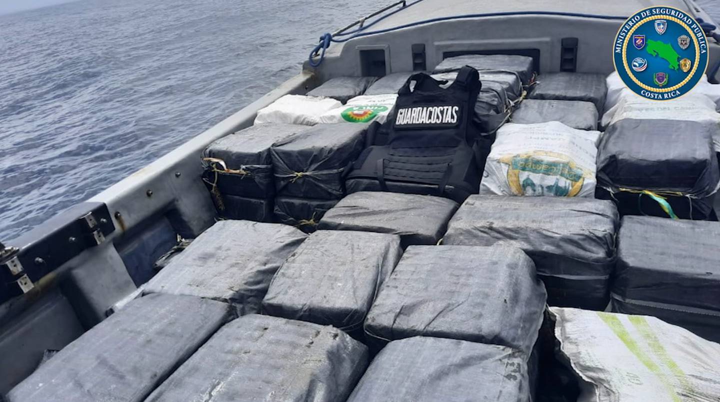 A veces por condiciones climáticas u otras, los narcotraficantes prefieren mover la droga por el Caribe.  En ambos litorales hay gente lista para facilitarles la operación. Foto: MSP.