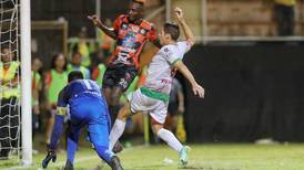 Patrick Pemberton da la cara tras su pecado en la final ante el Puntarenas FC