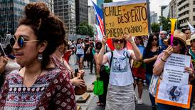 Incendios y saqueos siguen en Chile cinco semanas después del inicio de estallido social
