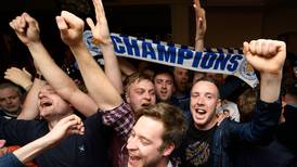  Aficionados del Leicester festejan el título y avisan que van con todo en la Champions League