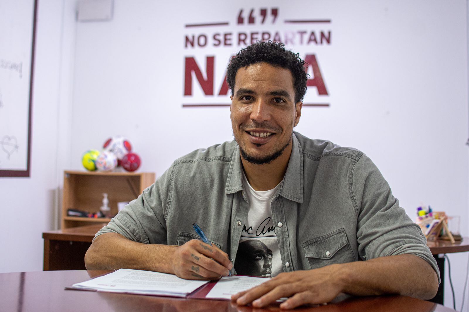 El 28 de abril, Saprissa anunció la renovación de Esteban Alvarado por un año más con el club.
