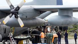 Restos de ocupantes de avión accidentado llegan a base militar en Chile 
