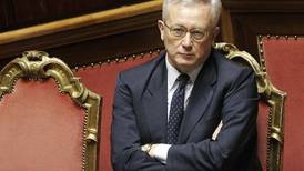 Italia se somete a duro ajuste para evitar una crisis de deuda