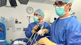 Médicos extrajeron cáncer de ambos pulmones con incisiones de dos centímetros