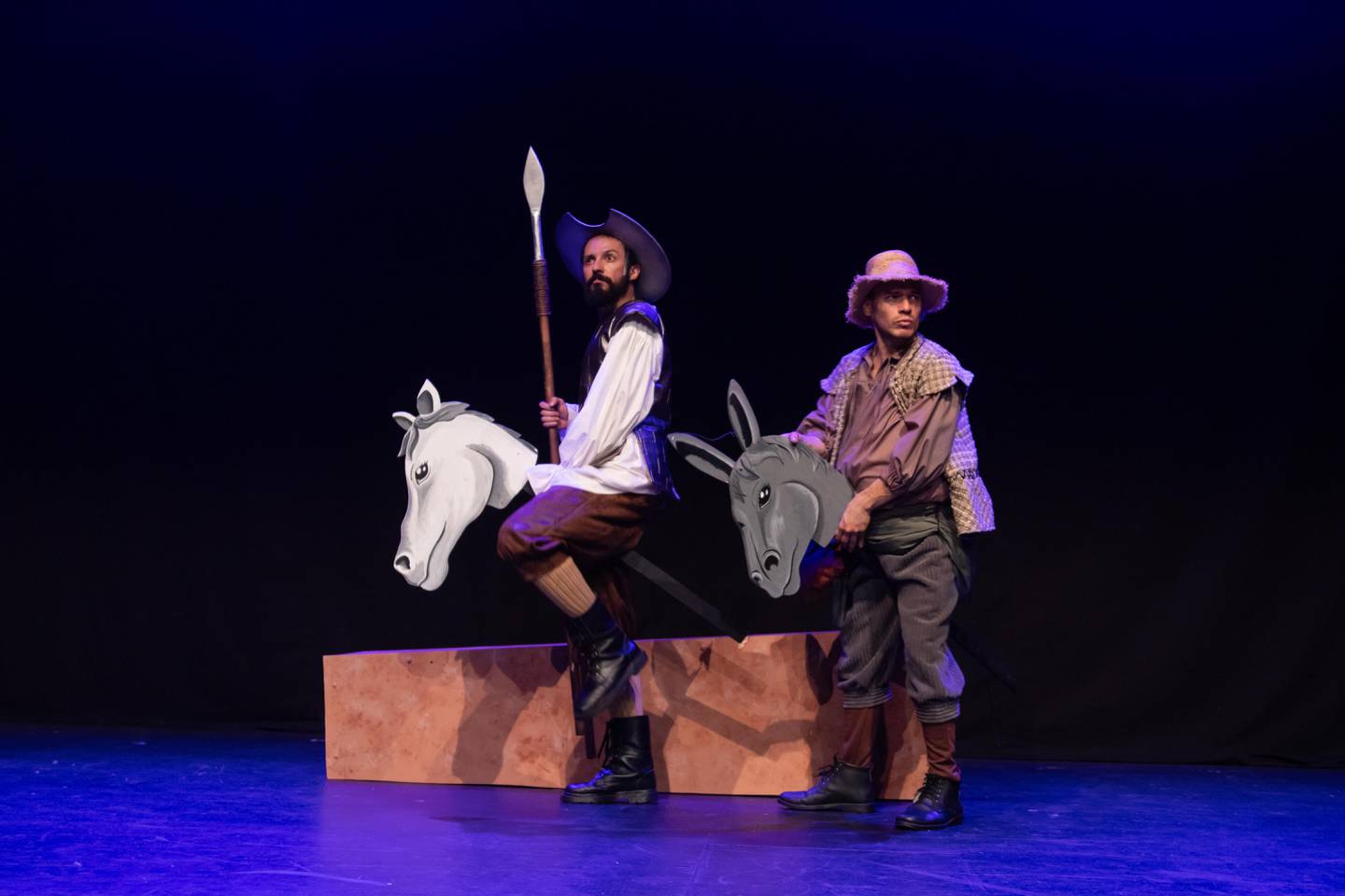 Don Quijote y Sancho Panza son los protagonistas de la obra de teatro. En la foto, Carlos Miranda y Arturo Campos.