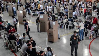 Partido de gobierno en Colombia pide recuento de votos en parlamentarias