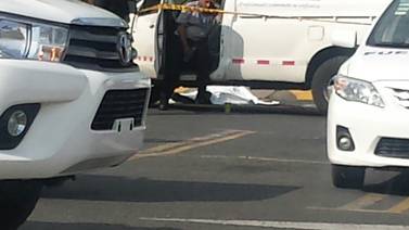 Custodio de camión remesero es asesinado durante asalto en Cartago