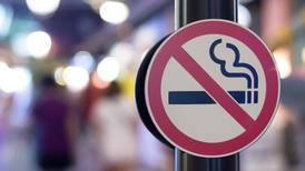 Estudios revelan daños prolongados del tabaquismo en el sistema inmunitario de exfumadores