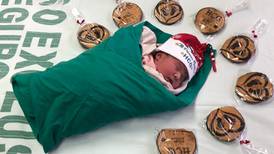 Bebés son recibidos con gorrito navideño al nacer en Hospital Calderón Guardia