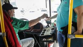 Gobierno daría subsidio económico a autobuseros para evitar alzas en pasajes