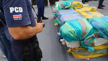 Fragata estadounidense entregó en Caldera a tres ticos detenidos con cocaína