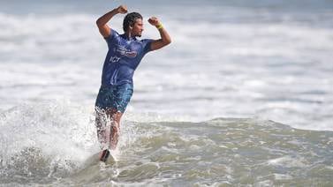 Carlos ‘Cali’ Muñoz se inspiró en una pequeña sirena para ganar el Essential Costa Rica Surf Pro