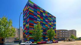 Cinco edificios ‘felices’ en Europa cuyas fachadas son un destello de color