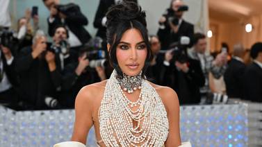 Kim Kardashian pasó por un apuro en la Met Gala 2023 y su hija la ‘rescató’