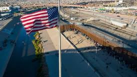 Corte Suprema de Estados Unidos frena ley que permite detener migrantes en Texas
