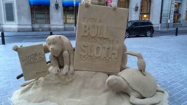 Escultura de arena promueve fauna costarricense en Wall Street