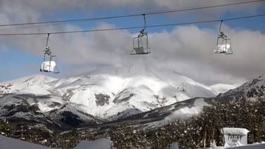 La nieve espera en vano a los turistas en Bariloche, Argentina