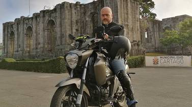 Henry Rodríguez se lanza en moto por todo el país en busca de historias que reflejen la esencia del tico