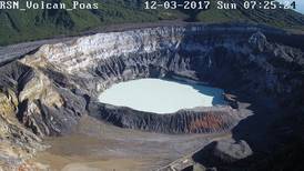 Erupciones socavan paredón que rodeaba lago del volcán Poás