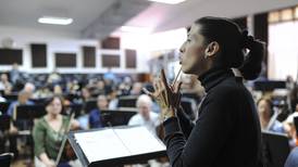 Gabriela Mora: la primera tica que dirigirá a la Sinfónica Nacional en temporada oficial