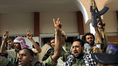 Rebeldes libios se alistan para captura de  Brega