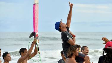  Anthony Segura se bautizó en su propia playa al ganar la penúltima fecha del Circuito Nacional 