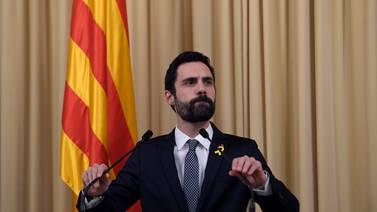 Parlamento catalán busca una alternativa para presidir la región española