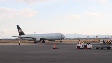 Aeropuerto de Guanacaste recibe primer vuelo de carga de productos para manufactura