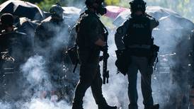 Manifestantes chocan con policías en Seattle en nueva protesta contra agentes federales de Estados Unidos
