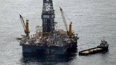 BP pospone sellado de fuga de petróleo