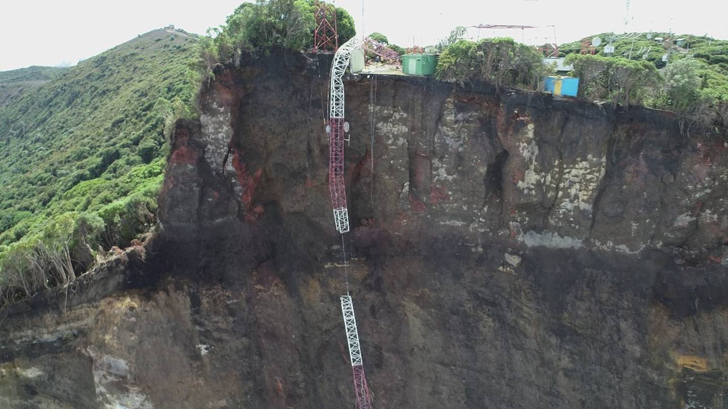 Autoridades denuncian que personas ingresan de forma ilegal a zona de deslizamientos en el volcán Irazú. Foto CNE.